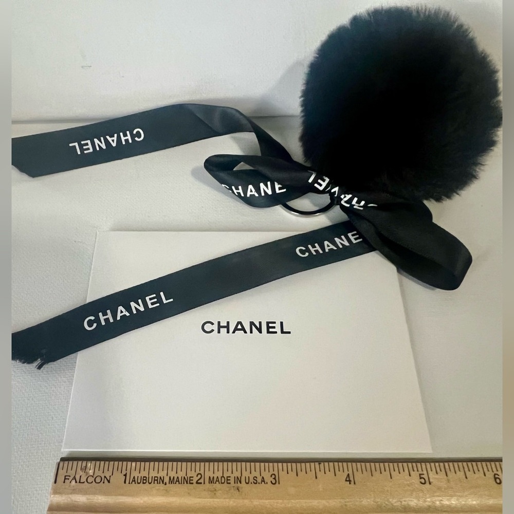 CHANEL Cotton Drawstring Bag and CHANEL Notecard - Picture 6 of 8